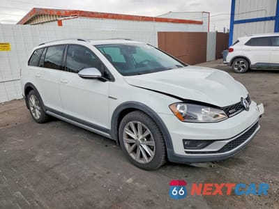 Czwarte zdjęcie samochodu z boku: 2017 VOLKSWAGEN GOLF ALLTRACK S VIN:3VWH17AU6HM524267 - miniatura