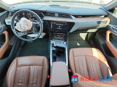 Zdjęcie 8 z 13 samochodu: 2023 AUDI E-TRON PREMIUM VIN:WA1AAAGE3PB019627 - miniatura