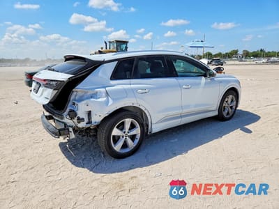 Trzecie zdjęcie samochodu z tyłu: 2024 AUDI Q4 E-TRON PREMIUM VIN:WA1KUBFZ7RP053839 - miniatura