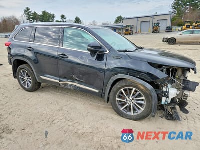 Czwarte zdjęcie samochodu z boku: 2018 TOYOTA HIGHLANDER XLE VIN:5TDJZRFH1JS872990 - miniatura