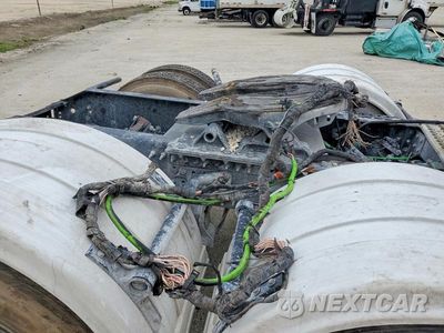 Zdjęcie 6 z 10 samochodu: 2014 VOLVO VNL SEMI TRUCK VIN:4V4NC9EH3EN159450 - miniatura