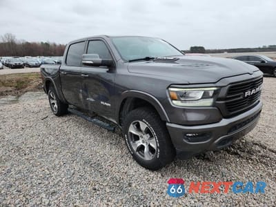 Czwarte zdjęcie samochodu z boku: 2022 RAM 1500 LARAMIE VIN:1C6SRFJT3NN175242 - miniatura