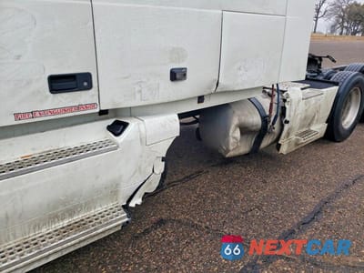 Zdjęcie 9 z 10 samochodu: 2019 VOLVO VNL SEMI TRUCK VIN:4V4NC9EH1KN197237 - miniatura
