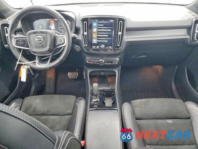 Zdjęcie 8 z 15 samochodu: 2021 VOLVO XC40 T5 R-DESIGN VIN:YV4162UMXM2434851 - miniatura