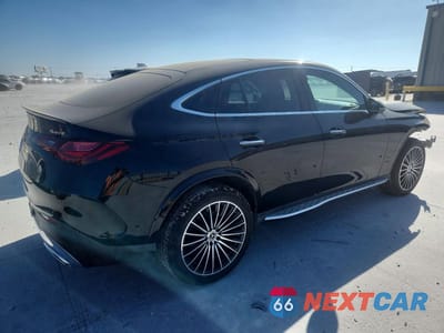 Trzecie zdjęcie samochodu z tyłu: 2025 MERCEDES-BENZ GLC COUPE 300 4MATIC VIN:W1NKJ4HB2SF355313 - miniatura