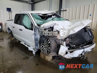 Czwarte zdjęcie samochodu z boku: 2021 FORD F150 SUPERCREW VIN:1FTEW1EP6MFB17102 - miniatura