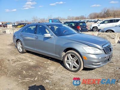 Czwarte zdjęcie samochodu z boku: 2011 MERCEDES-BENZ S 550 VIN:WDDNG7BB4BA369875 - miniatura