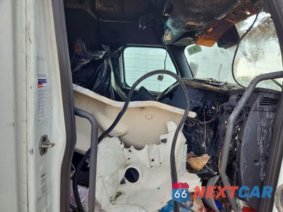 Piąte zdjęcie samochodu w środku: 2020 FREIGHTLINER CASCADIA SEMI TRUCK VIN:3AKJHHDRXLSLK2584 - miniatura