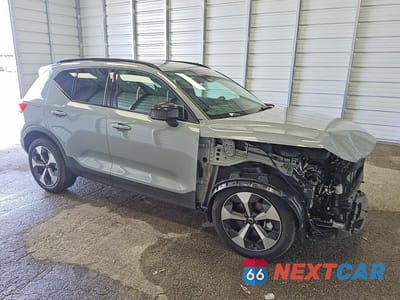 Czwarte zdjęcie samochodu z boku: 2026 VOLVO XC40 PLUS VIN:YV4L12UC9T2746687 - miniatura