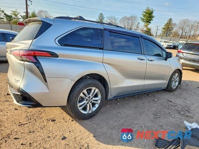 Trzecie zdjęcie samochodu z tyłu: 2022 TOYOTA SIENNA XSE 7-PASSENGER VIN:5TDDSKFC6NS043576 - miniatura