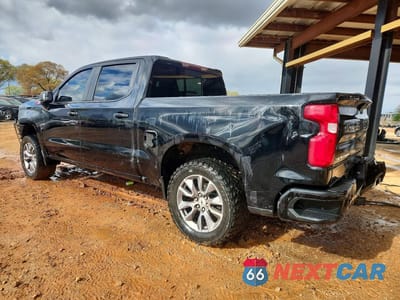 Drugie zdjęcie samochodu z przodu: 2020 CHEVROLET SILVERADO K1500 RST VIN:1GCUYEET6LZ343387 - miniatura