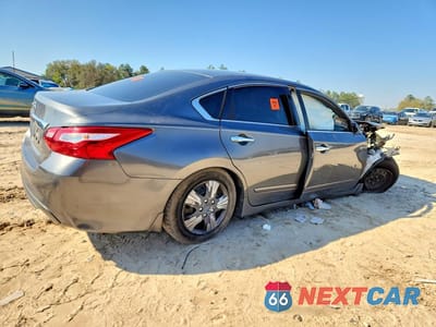 Trzecie zdjęcie samochodu z tyłu: 2017 NISSAN ALTIMA 2.5 S VIN:1N4AL3AP5HN323215 - miniatura