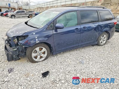 2018 TOYOTA SIENNA LE 8-PASSENGER 5TDKZ3DCXJS930314 - główne zdjęcie licytacji z USA - miniatura