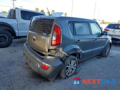 Trzecie zdjęcie samochodu z tyłu: 2013 KIA SOUL + VIN:KNDJT2A66D7572682 - miniatura