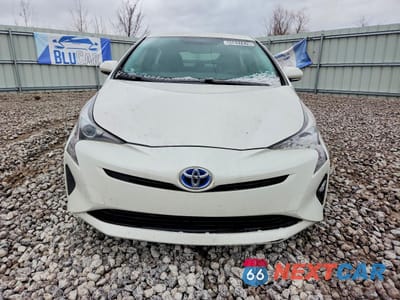 Piąte zdjęcie samochodu w środku: 2016 TOYOTA PRIUS TWO VIN:JTDKBRFU5G3015930 - miniatura