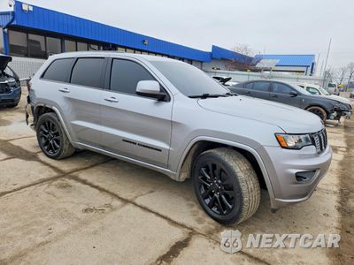 Czwarte zdjęcie samochodu z boku: 2017 JEEP GRAND CHEROKEE LAREDO VIN:1C4RJFAG2HC855926 - miniatura