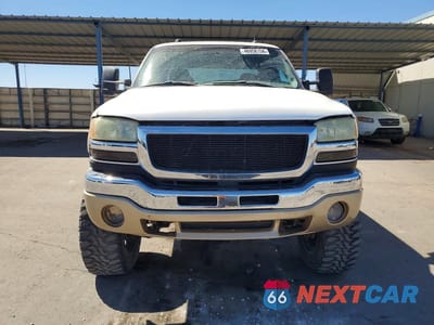 Piąte zdjęcie samochodu w środku: 2004 GMC SIERRA K2500 HEAVY DUTY VIN:1GTHK29G64E148039 - miniatura