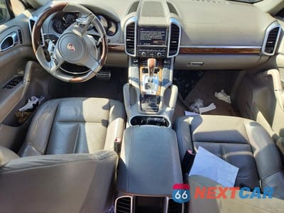 Zdjęcie 8 z 13 samochodu: 2011 PORSCHE CAYENNE VIN:WP1AE2A27BLA93603 - miniatura