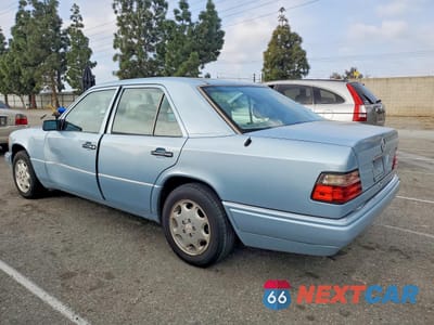 Drugie zdjęcie samochodu z przodu: 1995 MERCEDES-BENZ E 320 BASE VIN:WDBEA32E6SC241686 - miniatura