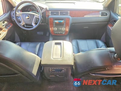 Zdjęcie 8 z 13 samochodu: 2011 CHEVROLET SUBURBAN K1500 LT VIN:1GNSKJE34BR115170 - miniatura