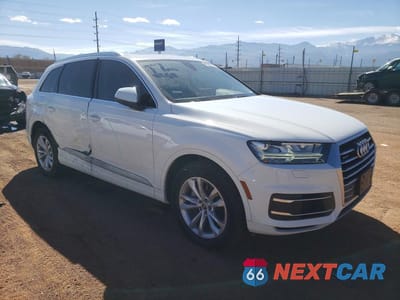 Czwarte zdjęcie samochodu z boku: 2019 AUDI Q7 PREMIUM PLUS VIN:WA1LAAF70KD039035 - miniatura