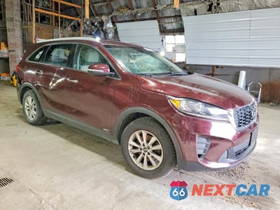 Czwarte zdjęcie samochodu z boku: 2019 KIA SORENTO LX VIN:5XYPGDA32KG510583 - miniatura