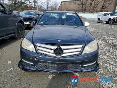 Piąte zdjęcie samochodu w środku: 2011 MERCEDES-BENZ C 300 4MATIC VIN:WDDGF8BB5BR167680 - miniatura