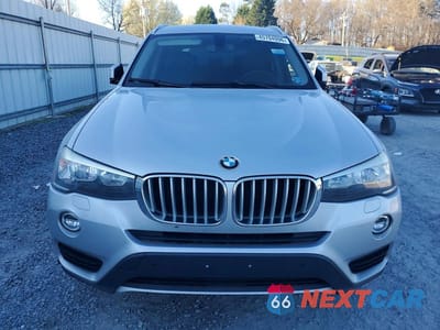 Piąte zdjęcie samochodu w środku: 2017 BMW X3 SDRIVE28I VIN:5UXWZ7C59H0U46593 - miniatura