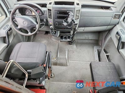 Zdjęcie 8 z 12 samochodu: 2015 MERCEDES-BENZ SPRINTER 2500 VIN:WD3PE8DB9FP135871 - miniatura