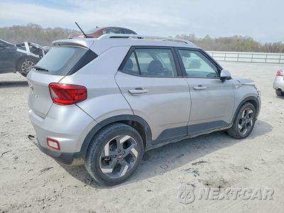 Trzecie zdjęcie samochodu z tyłu: 2023 HYUNDAI VENUE SEL VIN:KMHRC8A38PU261560 - miniatura