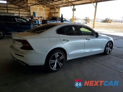 Trzecie zdjęcie samochodu z tyłu: 2022 VOLVO S60 T8 RECHARGE INSCRIPTION VIN:7JRH60FL3NG192680 - miniatura