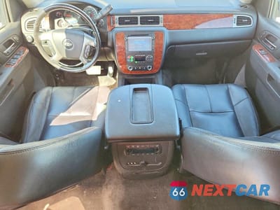 Zdjęcie 8 z 13 samochodu: 2013 CHEVROLET SUBURBAN K1500 LT VIN:1GNSKJE77DR205807 - miniatura