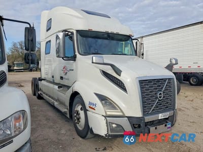 2018 VOLVO VN VNL 4V4NC9EHXJN895182 - główne zdjęcie licytacji z USA - miniatura