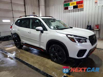 Czwarte zdjęcie samochodu z boku: 2021 SUBARU FORESTER SPORT VIN:JF2SKARC0MH476022 - miniatura