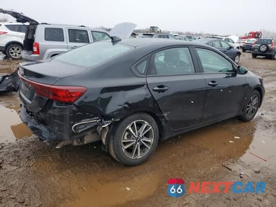 Trzecie zdjęcie samochodu z tyłu: 2022 KIA FORTE LXS VIN:3KPF24ADXNE482200 - miniatura