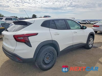 Trzecie zdjęcie samochodu z tyłu: 2024 CHEVROLET TRAX LS VIN:KL77LFE22RC168220 - miniatura