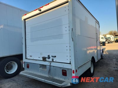 Trzecie zdjęcie samochodu z tyłu: 2013 FORD F350 SUPER DUTY BOX TRUCK VIN:1FDRF3G63DEA20295 - miniatura