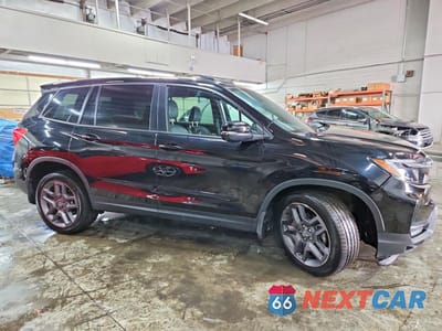 Czwarte zdjęcie samochodu z boku: 2023 HONDA PASSPORT EXL VIN:5FNYF8H5XPB008070 - miniatura