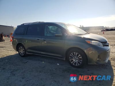 Czwarte zdjęcie samochodu z boku: 2018 TOYOTA SIENNA VIN:5TDYZ3DC0JS937525 - miniatura