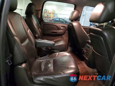 Zdjęcie 11 z 13 samochodu: 2011 GMC YUKON XL DENALI VIN:1GKS2MEF0BR234018 - miniatura
