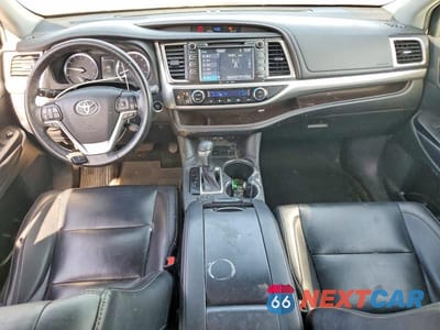 Zdjęcie 8 z 12 samochodu: 2019 TOYOTA HIGHLANDER XLE VIN:5TDKZRFH5KS346951 - miniatura