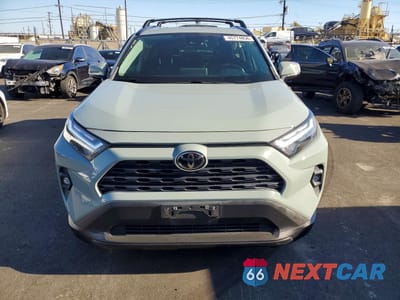 Piąte zdjęcie samochodu w środku: 2022 TOYOTA RAV4 XLE PREMIUM VIN:2T3A1RFV5NW300516 - miniatura