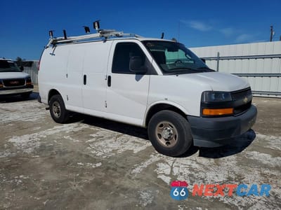 Czwarte zdjęcie samochodu z boku: 2019 CHEVROLET EXPRESS 2500 CARGO UTILITY / SERVICE VAN VIN:1GCWGAFP1K1228196 - miniatura