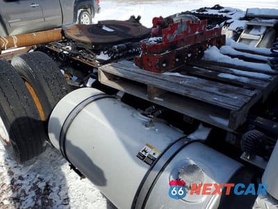Zdjęcie 6 z 10 samochodu: 2015 KENWORTH T330 SEMI TRUCK VIN:2XKHAJ7X1FM462639 - miniatura