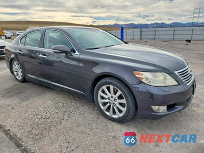 Czwarte zdjęcie samochodu z boku: 2010 LEXUS LS 460 BASE VIN:JTHCL5EF3A5004948 - miniatura