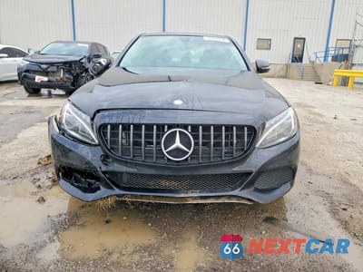 Piąte zdjęcie samochodu w środku: 2016 MERCEDES-BENZ C 300 4MATIC VIN:55SWF4KB4GU111000 - miniatura
