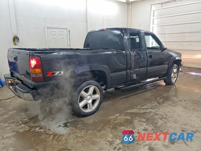 Trzecie zdjęcie samochodu z tyłu: 2001 CHEVROLET SILVERADO K1500 VIN:2GCEK19T711392225 - miniatura