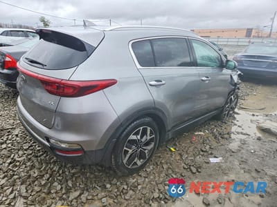 Trzecie zdjęcie samochodu z tyłu: 2021 KIA SPORTAGE EX VIN:KNDPNCAC0M7876378 - miniatura