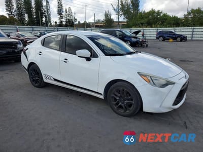 Czwarte zdjęcie samochodu z boku: 2018 TOYOTA YARIS IA BASE VIN:3MYDLBYV2JY301849 - miniatura