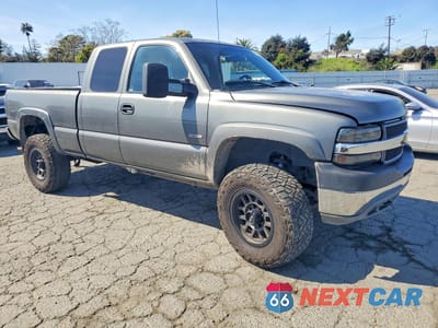 Czwarte zdjęcie samochodu z boku: 2001 CHEVROLET SILVERADO K2500 HEAVY DUTY VIN:1GCHK29101E230758 - miniatura
